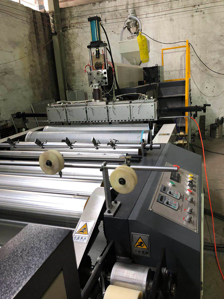 LSPE1500型緩沖復(fù)合PE氣泡膜機(jī)-全自動高速氣墊膜機(jī)-氣泡膜機(jī)器